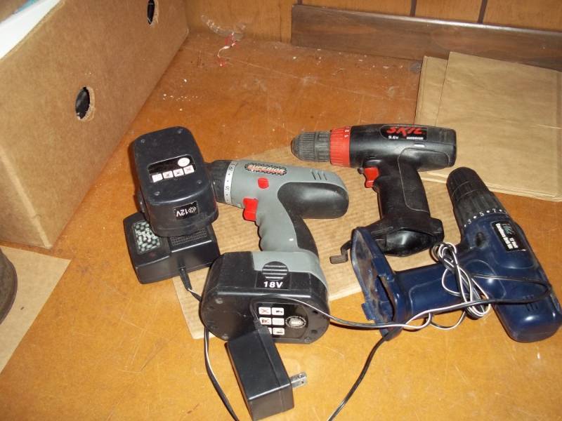 lot 429 image: Lot of cordless drill