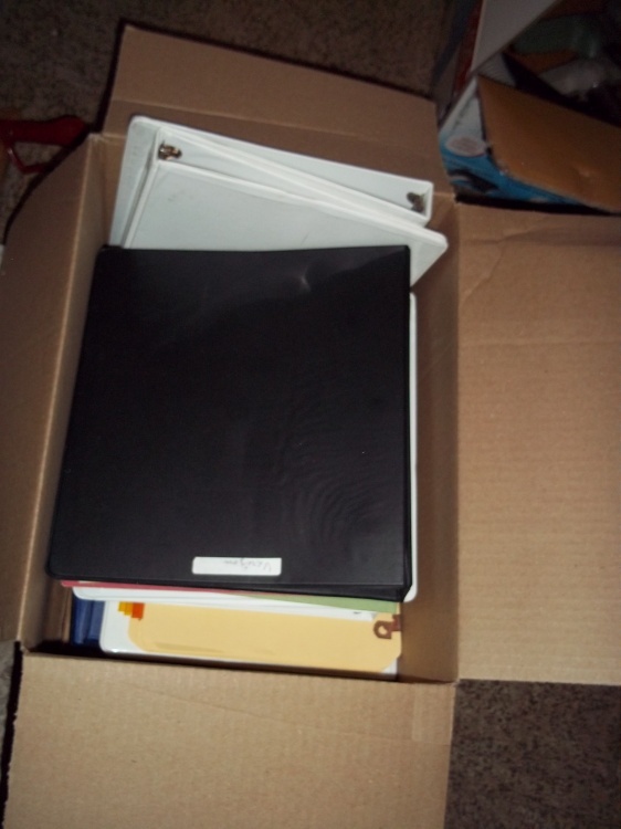 lot 436 image: Box of 3 ring binders
