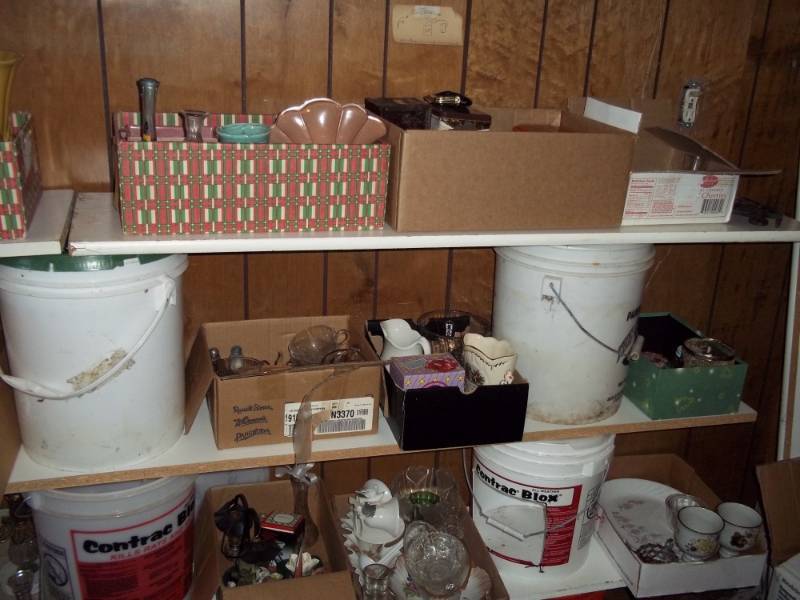 lot 443 image: 3 shelf lot of glass ware and dcor
