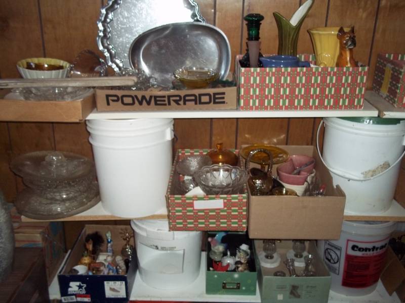 lot 445 image: 3 shelf lot of glass ware and dcor