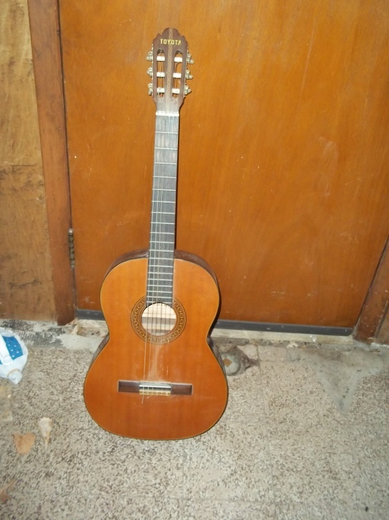 lot 449 image: Toyota Guitar  Model 115 made in Japan