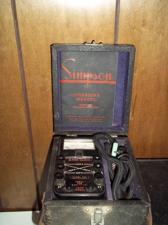 lot 459 image: Vintage volt meter with case and instruction manual