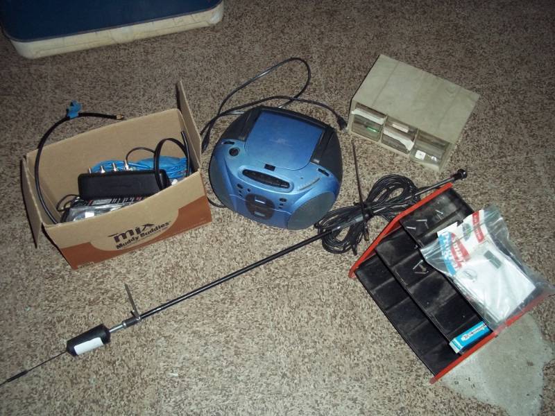 lot 465 image: Antenna, cables, boom box, 2 parts bins