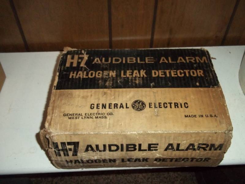 lot 469 image: Halogen Leak detector