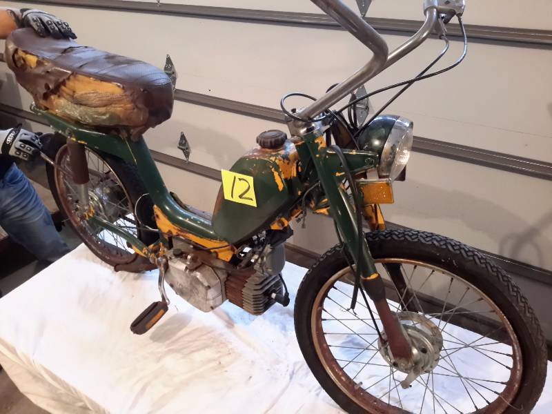 lot 12 image: DEMM Sporty.. For parts or