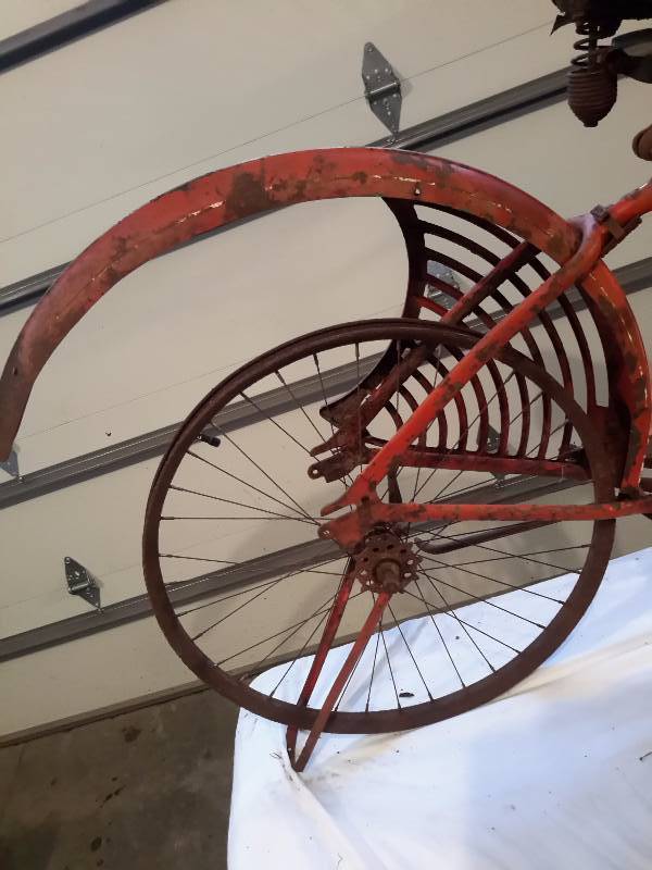 lot 13 image: An old Womens ELGIN  Bike frame from 1939.  A Tricycle for vintage parts