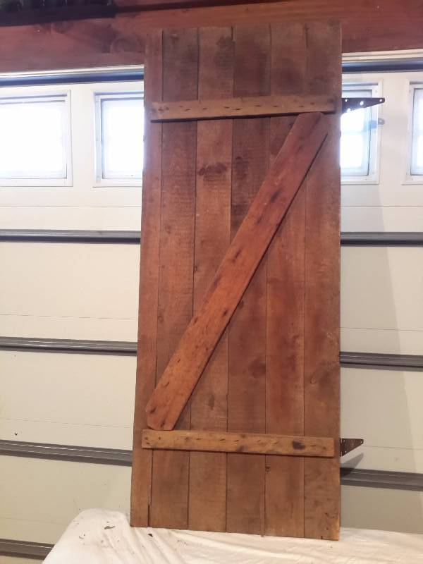 lot 15 image: Barn Door.. Rough wood with nice hinges