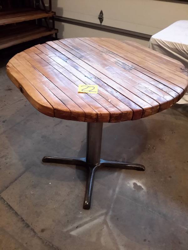 lot 22 image: 36in d x 30 in Butcher block round table
