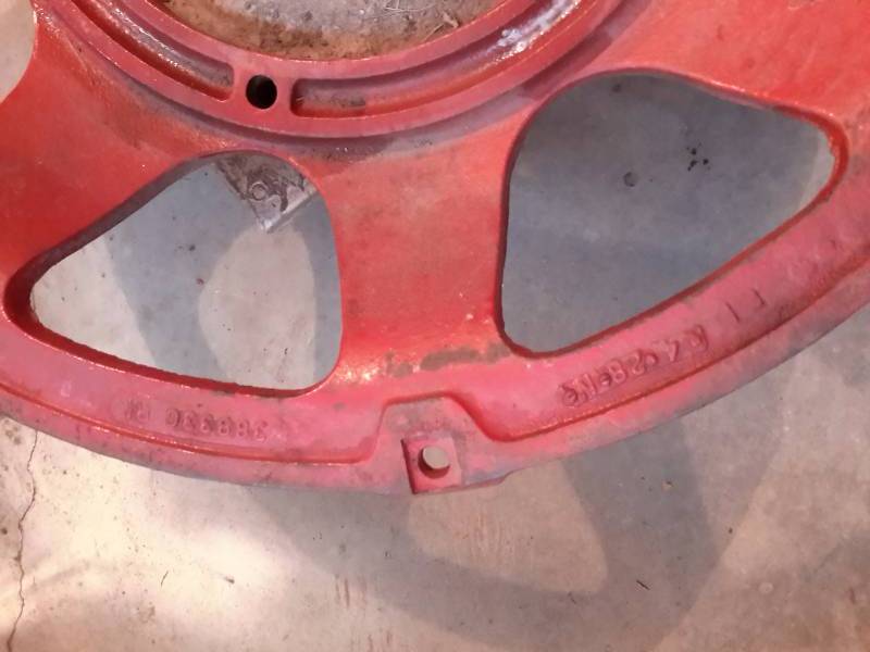 lot 26 image: Hub for Farmall Tractor