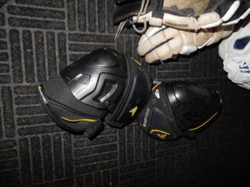 lot 56 image: Complete Lacrosse helmet, Pads, Gloves as shown..