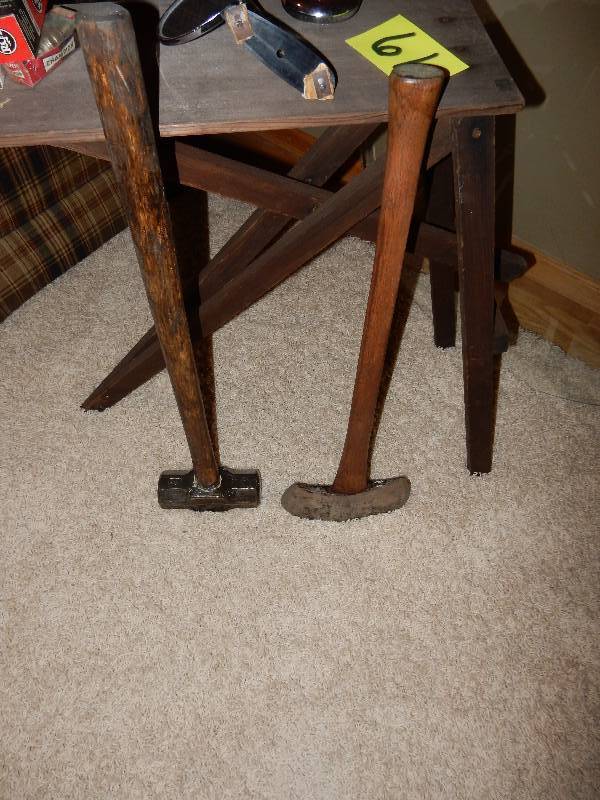 lot 61 image: Vintage items as shown