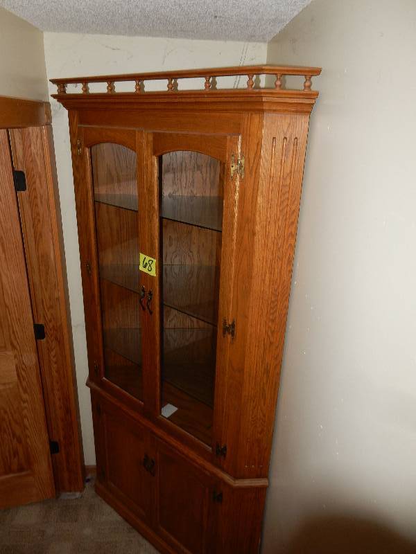 lot 68 image: Oak Corner Cabinet..