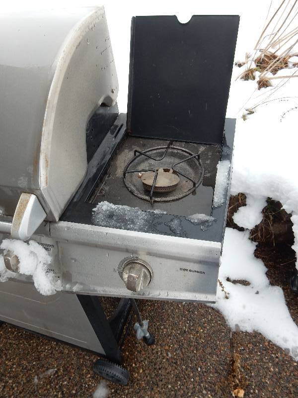 lot 75 image: Stainless Steel Grill with Side Burner