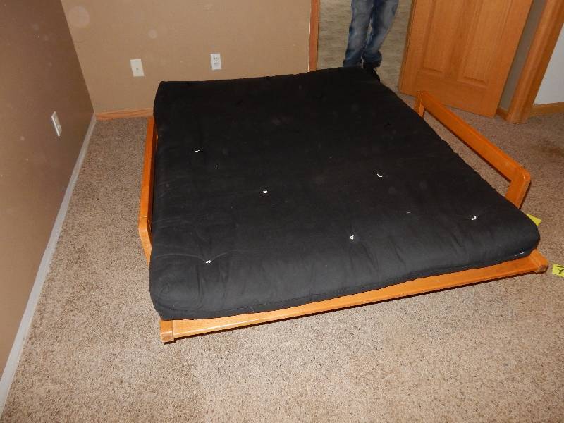 lot 78 image: Double Bed Futon.. Oak Frame