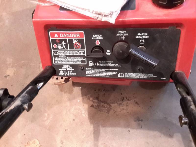 lot 8 image: TORO, Powerlite, 98CC 16 In Snow Blower.. Works well