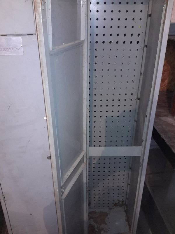 lot 95 image: 2 Metal lockers