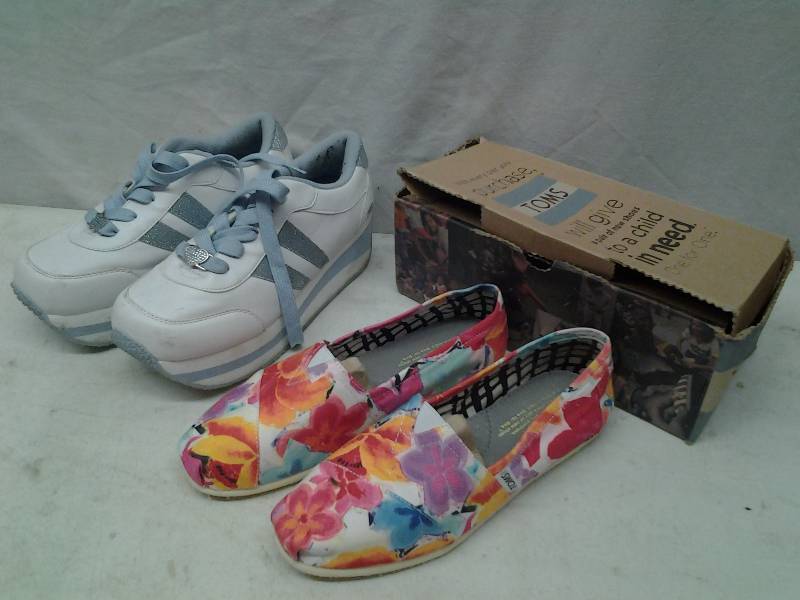 2-Pair Ladies Shoes  NEW Toms Floral Flats (Size 7), Skeckers (Size 7)