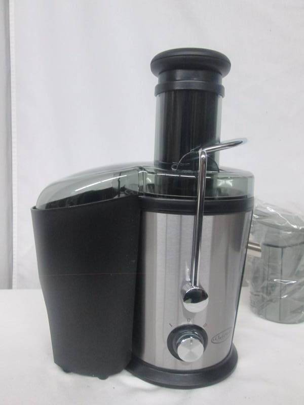 lot 28 image: Chefs Mark Deluxe Stainless Steel Juicer