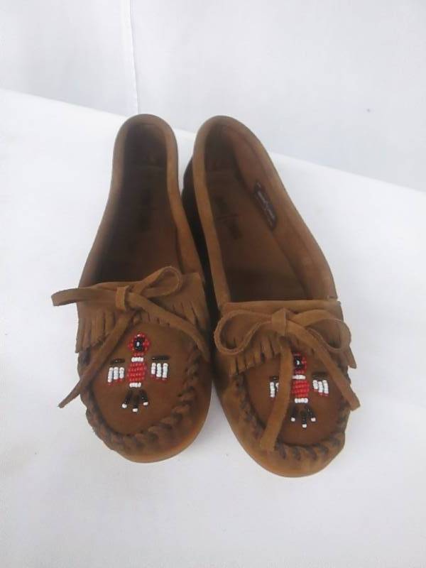 lot 56 image: Minnetonka Womens Thunderbird II Moccasin