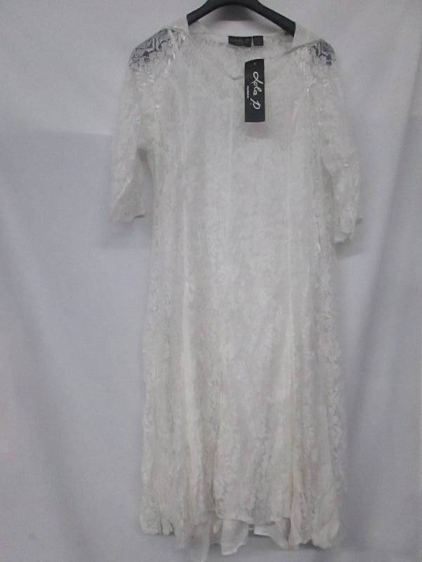 lot 70 image: Lola P Womens Plus Hankie Hem Dress