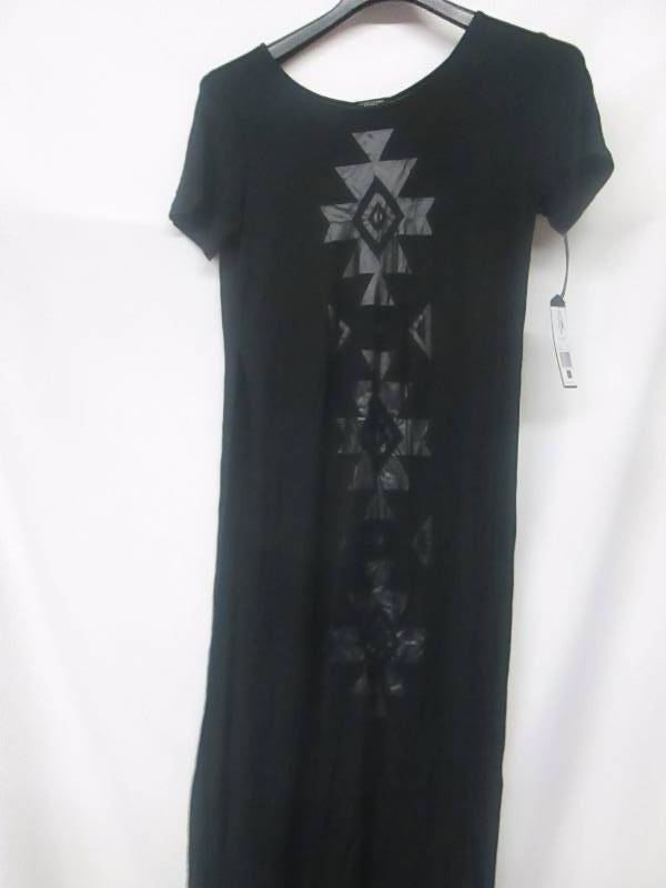 lot 63 image: La Belle Roc Womens Top