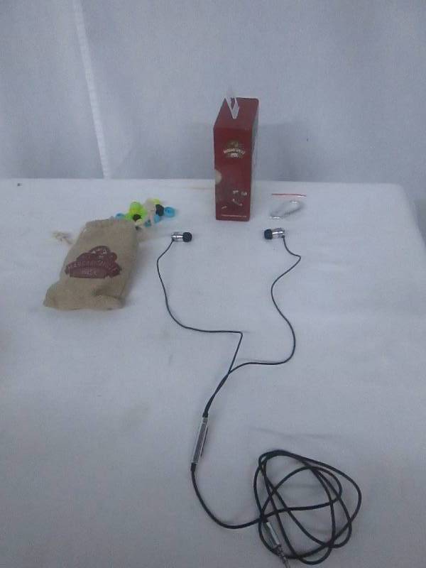 lot 27 image: Margaritaville Mix2 Macaw In-Ear Headphones w Mic