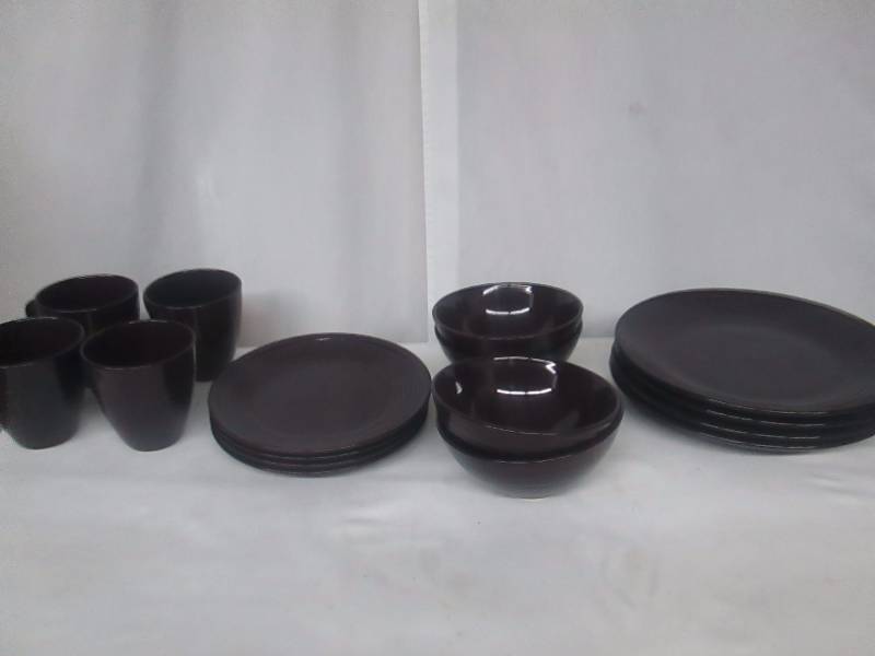 lot 38 image: Alcove Embossed 16-pc. Stoneware Dinnerware Set