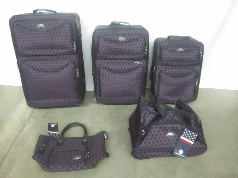 lot 12 image: American Flyer 5-pc. Favo Luggage Set