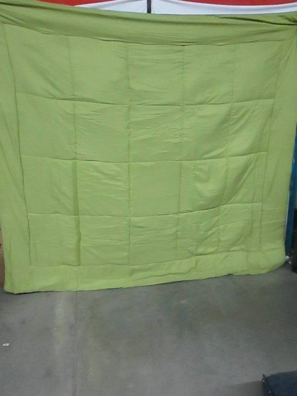 lot 48 image: Alcove Solid Color Reversible Comforter - King