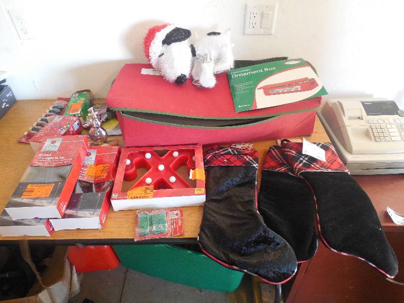 lot 34 image: ASSORTMENT LOT OF CHRISTMAS DECORATIONS