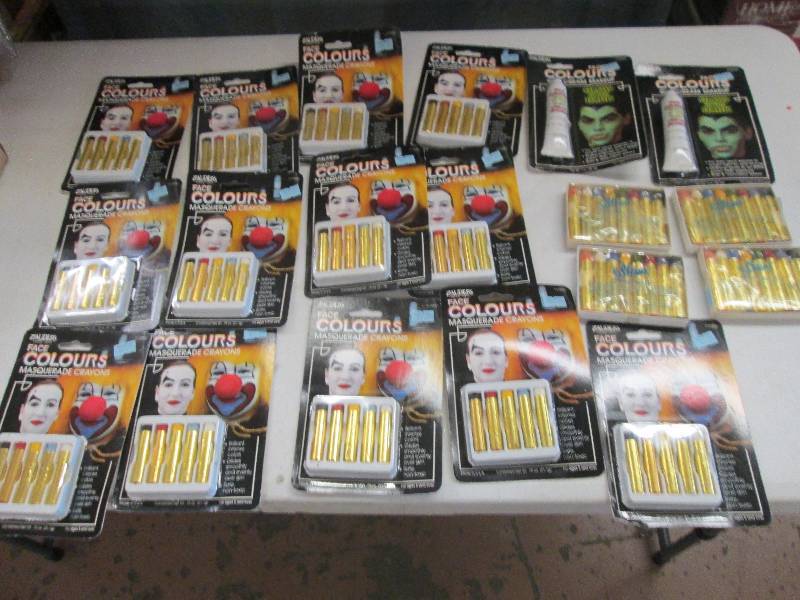lot 2 image: 17 packages of face colors masquera...