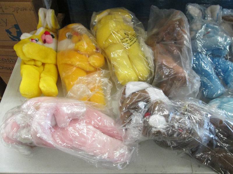 lot 5 image: 11 stuffed animal bunnys  ...