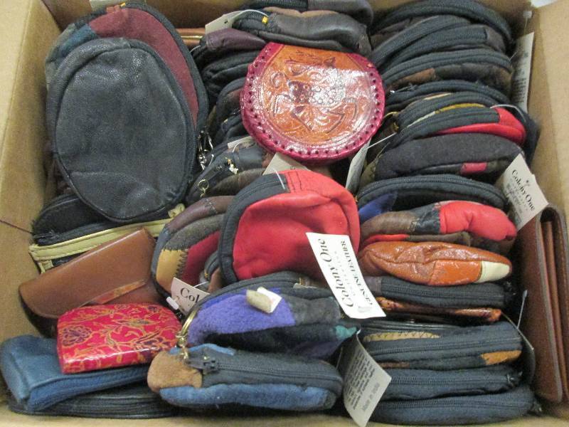 lot 7 image: lot of coin purses ...