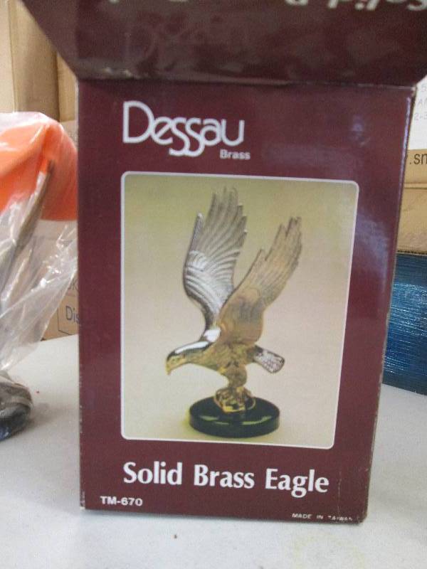 lot 8 image: solid brass eagle ...