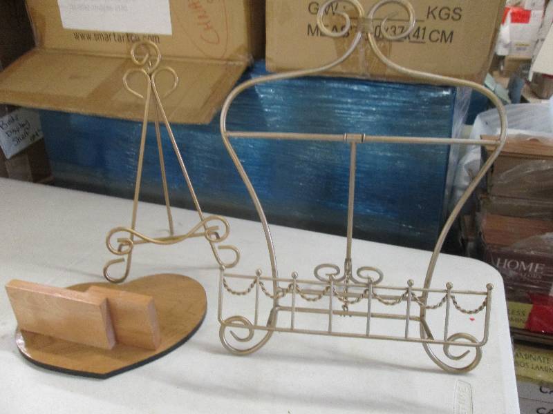 lot 9 image: 2 book holders and a heart shelf ...