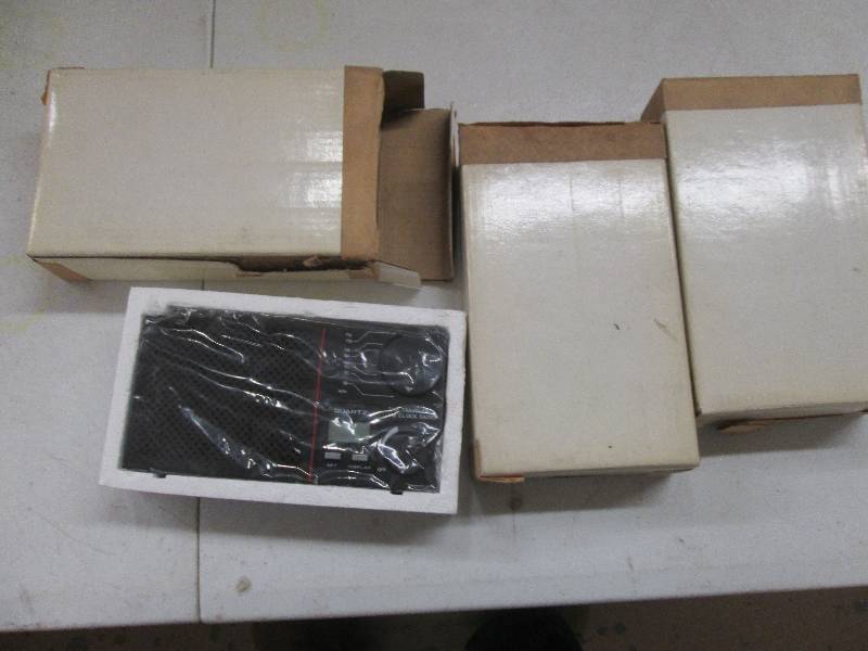 lot 28 image: 3 never used traveler fm closck rad...