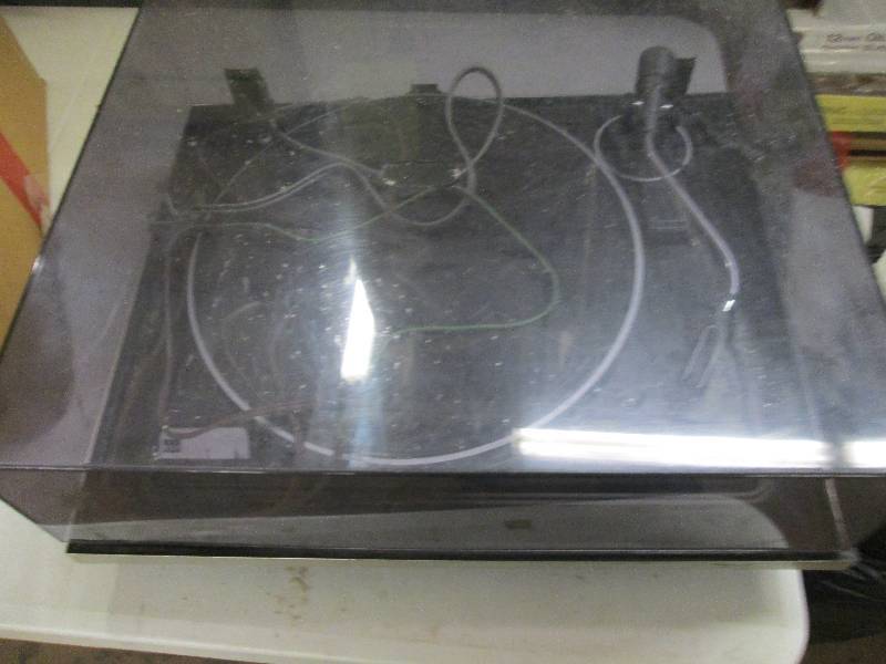 lot 77 image: record player unteseted ...