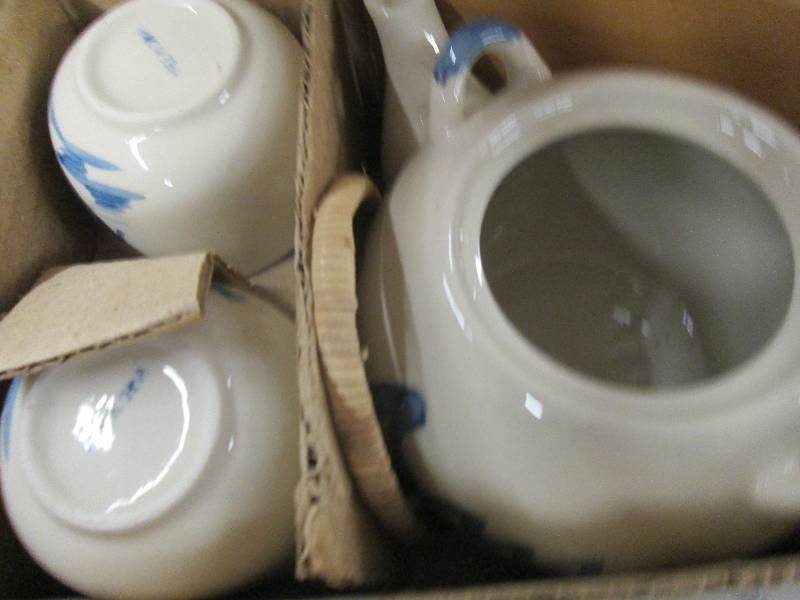 lot 143 image: 2 teapot sets with 4 mugs a piece ,...