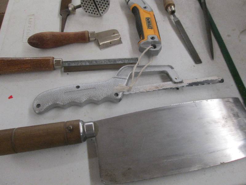 lot 204 image: knives and file lot ...