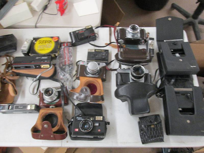 lot 205 image: vintage 35mm cameras lots of camera...