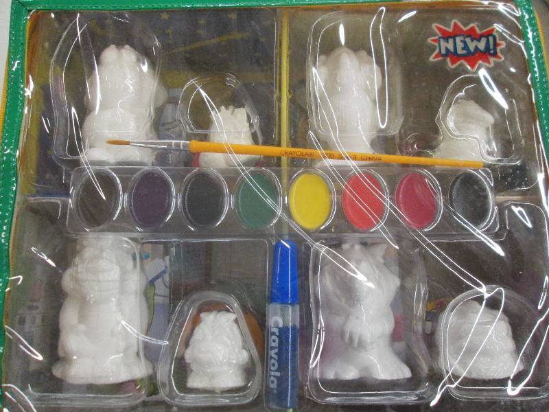 lot 212 image: crayola zoogles house , paintable f...