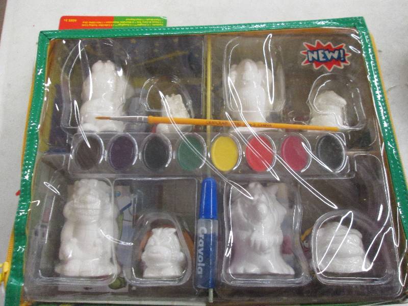 lot 213 image: crayola zoogles house , paintable f...