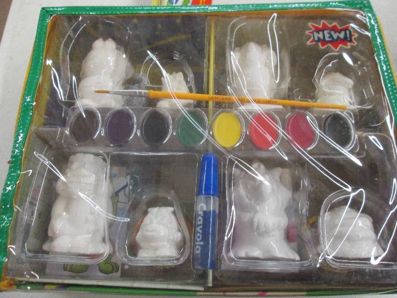lot 214 image: crayola zoogles house , paintable f...