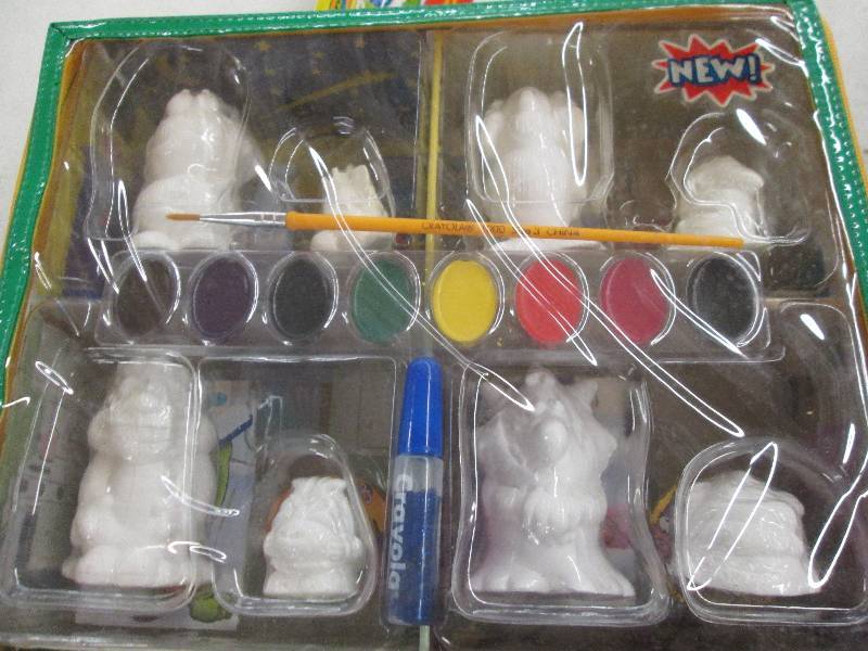 lot 215 image: crayola zoogles house , paintable f...