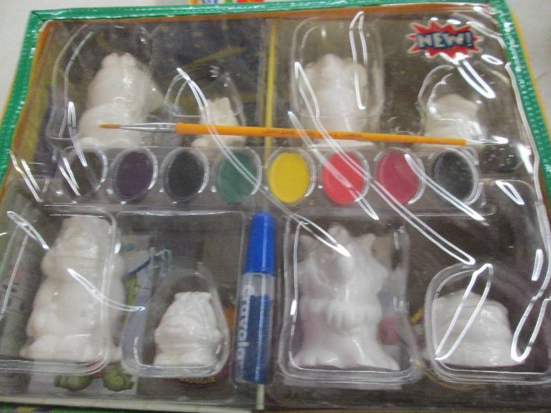 lot 216 image: crayola zoogles house , paintable f...