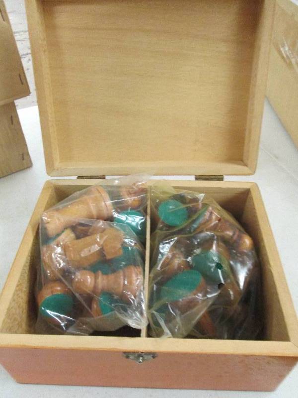 lot 275 image: 1 wooden box of wood chess pieces n...