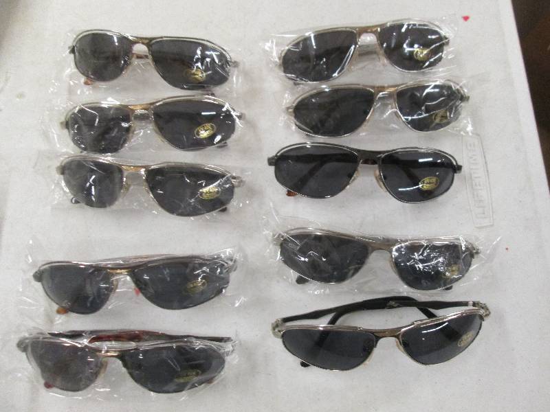 lot 339 image: 10 pairs brand new sunglasses...