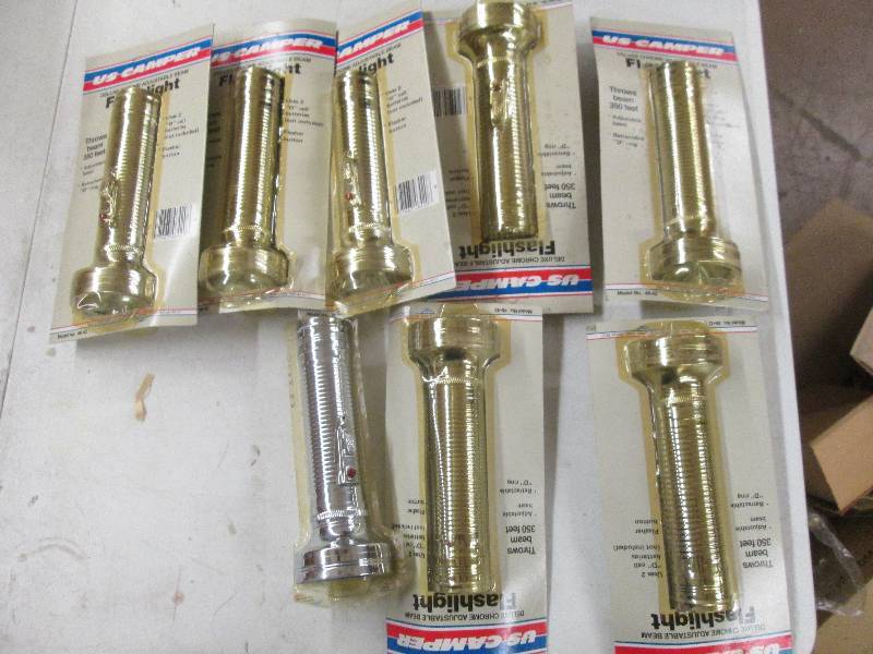 lot 368 image: 8 brand new never used flashflights...