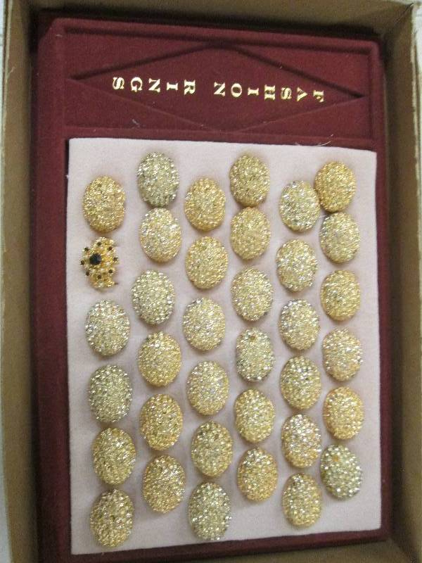 lot 390 image: 36  rings...
