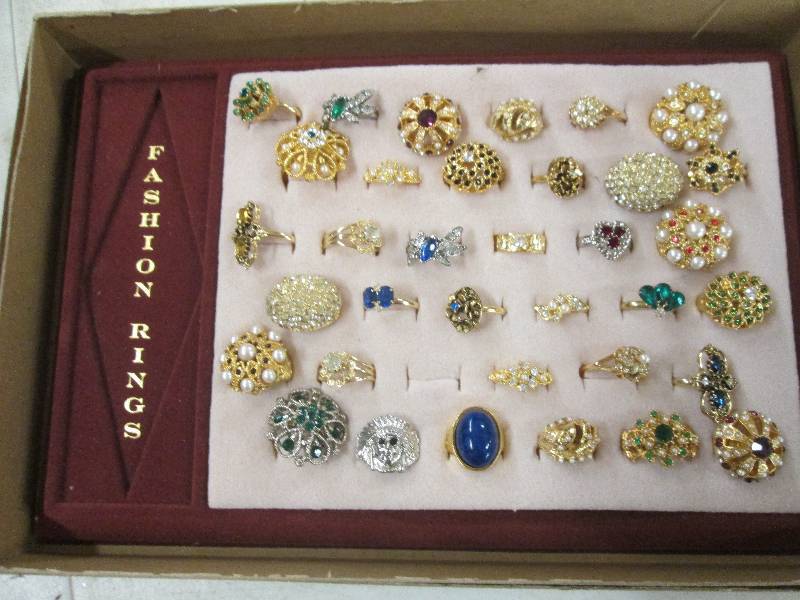 lot 393 image: 35 fashion rings...